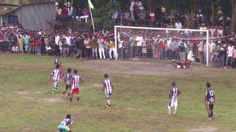 ফরিদপুরে দর্শক মাতালো এমএ আজিজ গোল্ডকাপ