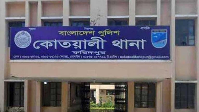 ফরিদপুরে পরীক্ষা কেন্দ্রের সামনে এইচএসসি পরীক্ষার্থীকে ছুরিকাঘাত
