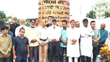 জুলাই স্মৃতি স্তম্ভে শহীদদের প্রতি মাসুদুজ্জামানের পক্ষে শ্রদ্ধা