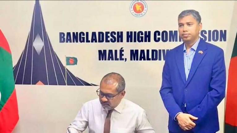 মাইলস্টোন ট্র্যাজেডি: নিহতদের স্মরণে শোক বইতে স্বাক্ষর মালদ্বীপের পররাষ্ট্রমন্ত্রীর