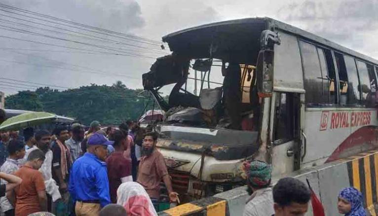 ফরিদপুরে দুই বাসের সংঘর্ষে নিহত ৩, আহত ১৫