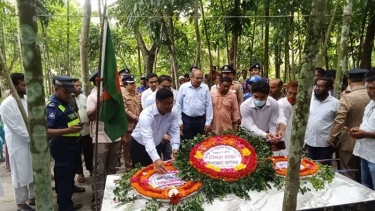 বাগেরহাটে শহীদ আলিফের কবর জিয়ারত ও পুষ্পস্তবক অর্পণ জেলা প্রশাসনের