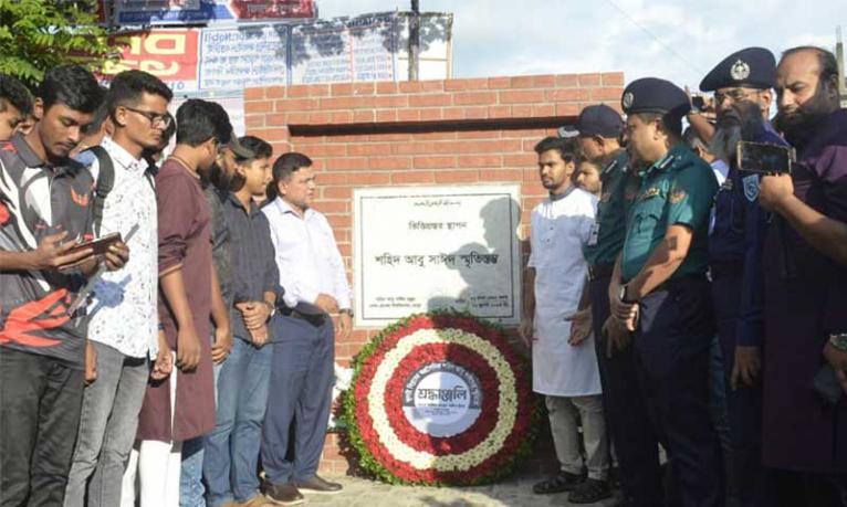 শহীদ আবু সাঈদ স্মৃতিস্তম্ভে এলজিআরডি উপদেষ্টার শ্রদ্ধা
