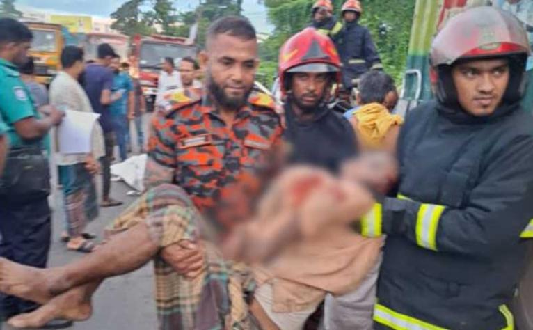 চট্টগ্রামে পিকআপ-কাভার্ডভ্যান সংঘর্ষে নিহত ৫