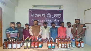 জামালপুরে দেশীয় অস্ত্র ও ভারতীয় মদ উদ্ধার, গ্রেপ্তার ৭