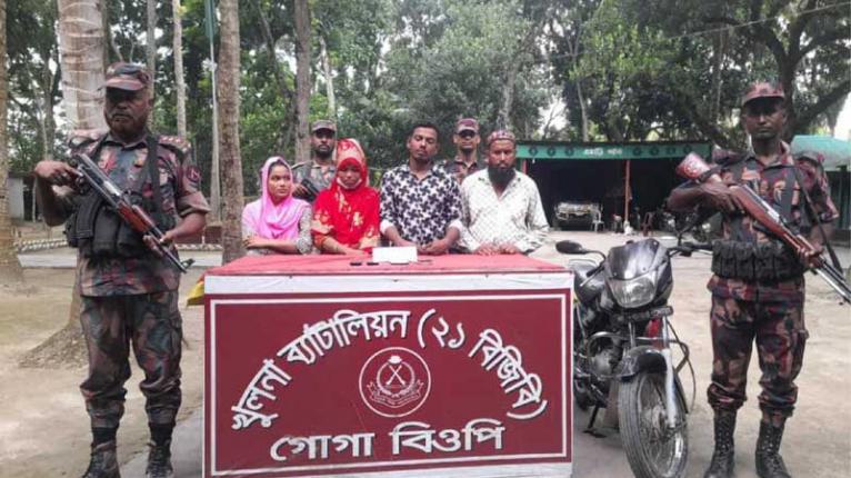 ভারত যাওয়ার পথে শার্শা সীমান্তে ৪ নারী-পুরুষ আটক