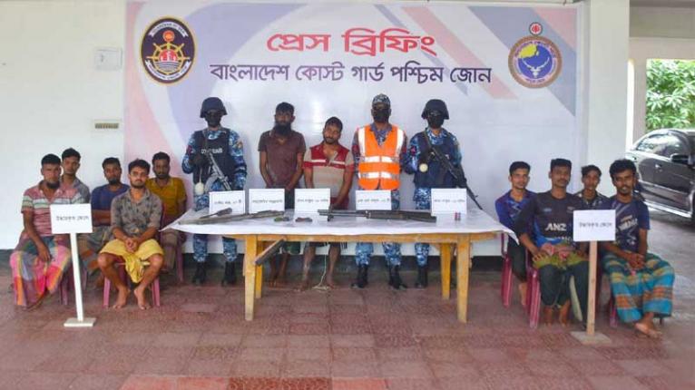 সুন্দরবনে রাঙ্গা বাহিনীর ২ সহযোগী আটক, ৯ জেলে উদ্ধার