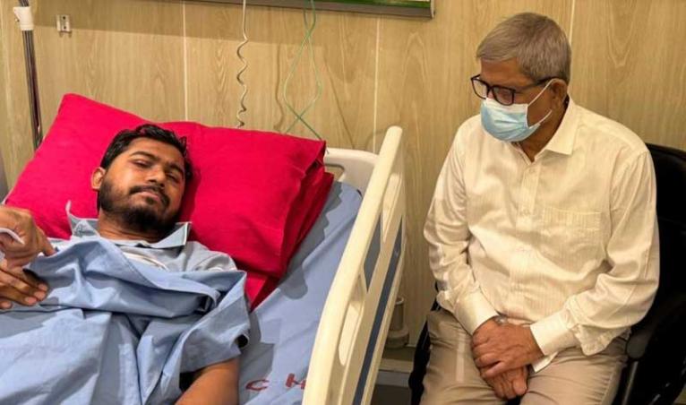 নুরকে দেখতে হাসপাতালে মির্জা ফখরুল