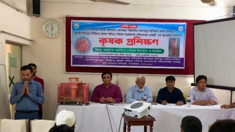 ফরিদপুরে পেঁয়াজ পচন রোধে কৃষকদের প্রশিক্ষণ ও আর্থিক সহায়তা
