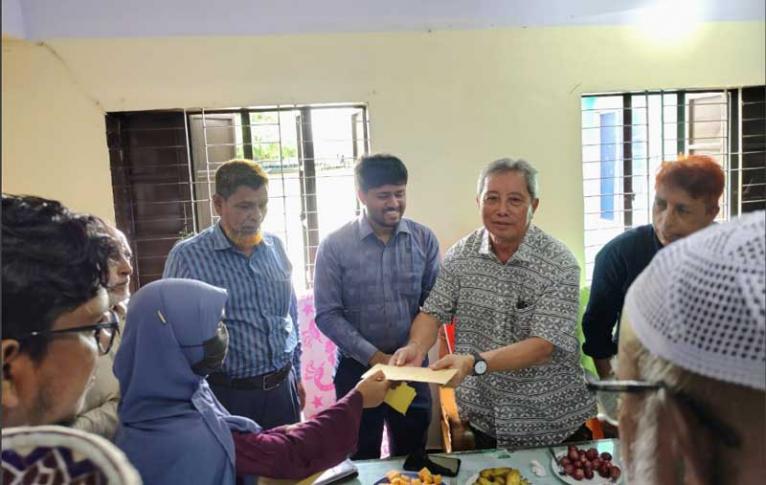 লংগদুতে অগ্নিকাণ্ডে ১৭টি দোকান ও বসতঘর পুড়ে ছাই; ক্ষতিগ্রস্ত বাজার পরিদর্শনে জেলা পরিষদ চেয়ারম্যান