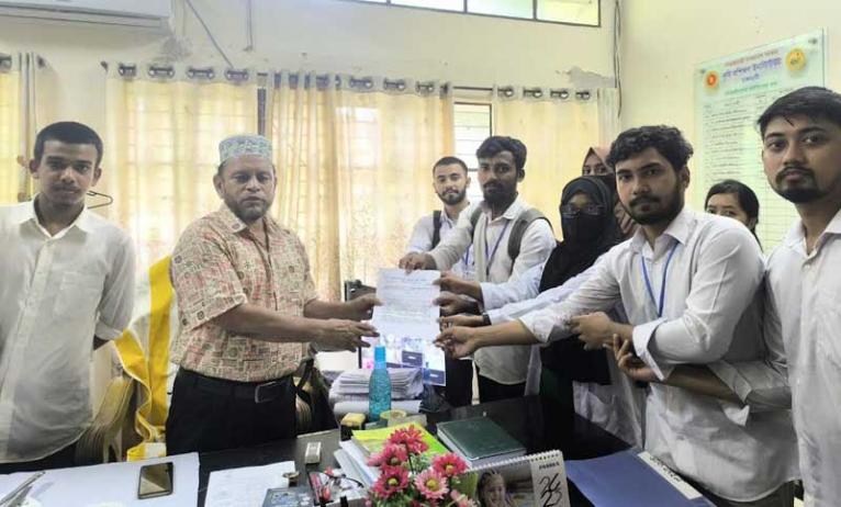 রাঙ্গামাটি এটিআই ছাত্র-ছাত্রীদের আট দাবিতে পূণরায় স্মারকলিপি প্রদান